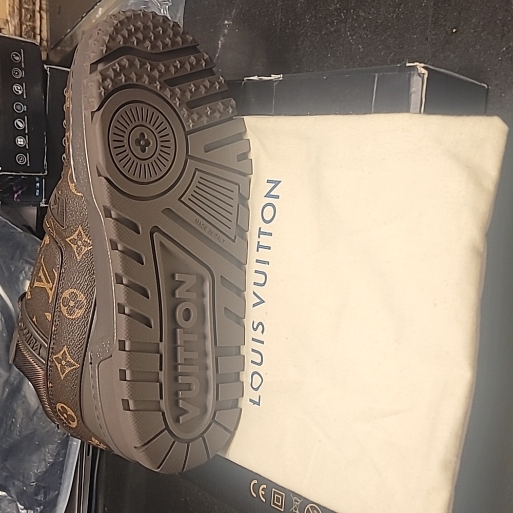 Louis vuitton Sneakers - Picture 2 of 5